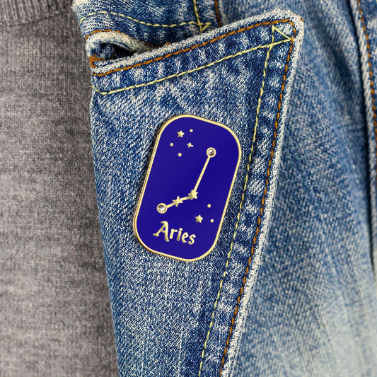 Znak zodiaku Baran (Aries) - przypinka z cyrkoniami wykończona 14K złotem