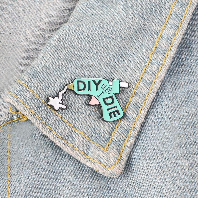 DIY till I die przypinka - Pinets Polska