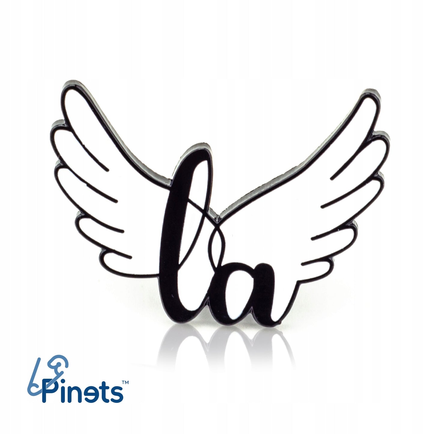 Little Angel przypinka w kształcie skrzydeł z logo LA