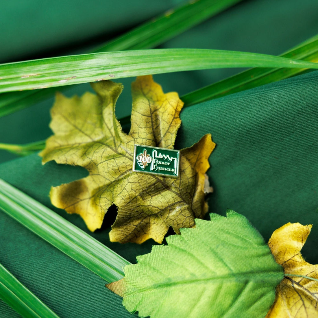 Miniatura Detalu w Miękkiej Emalii od Pinets