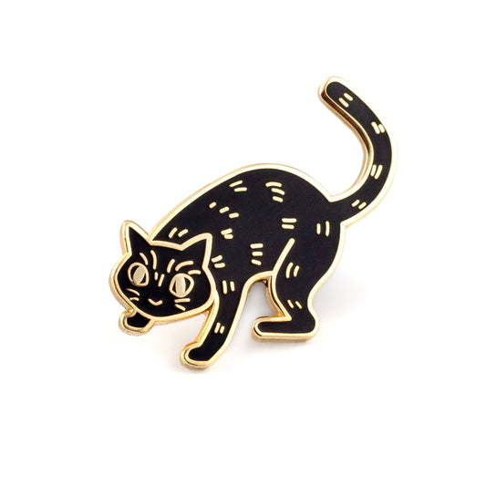 Kot czarny Bonifacy - przypinka z pozłacanymi konturami