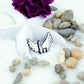 Little Angel przypinka w kształcie skrzydeł z logo LA