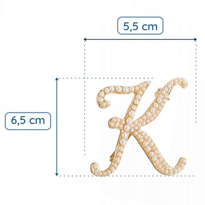 Złota litera K broszka z perłami