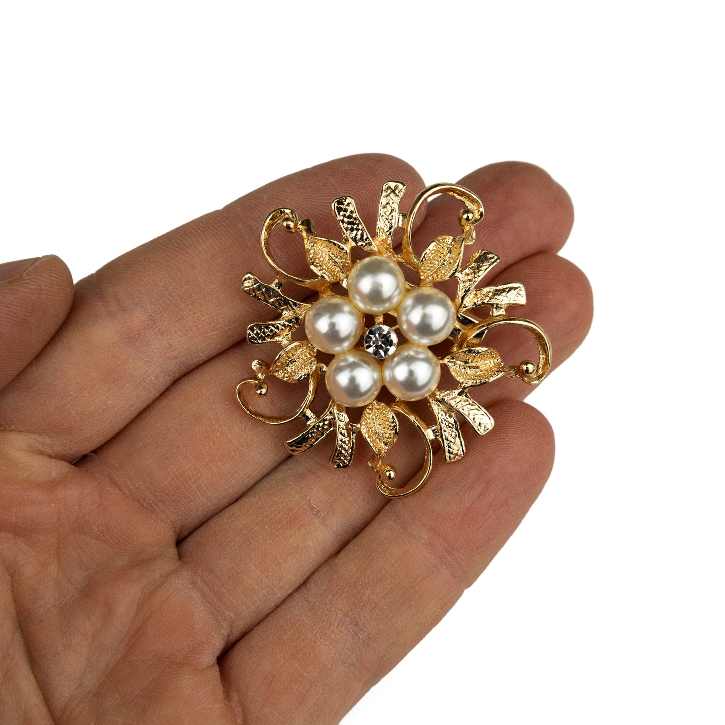 Złoty kwiat z perełkami - broszka z cyrkonią