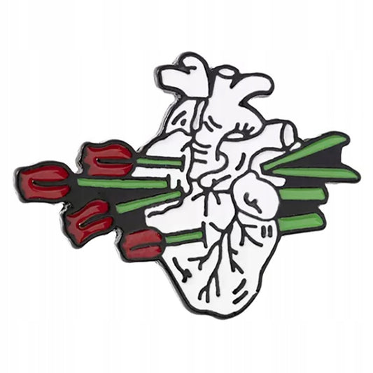 Serce przebite różami przypinka